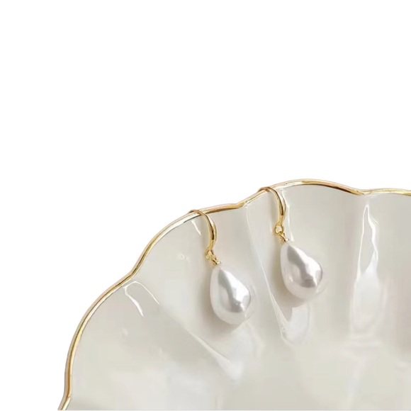 Waterdrop Pearl Drop Style Earrings - Picture 5 of 6